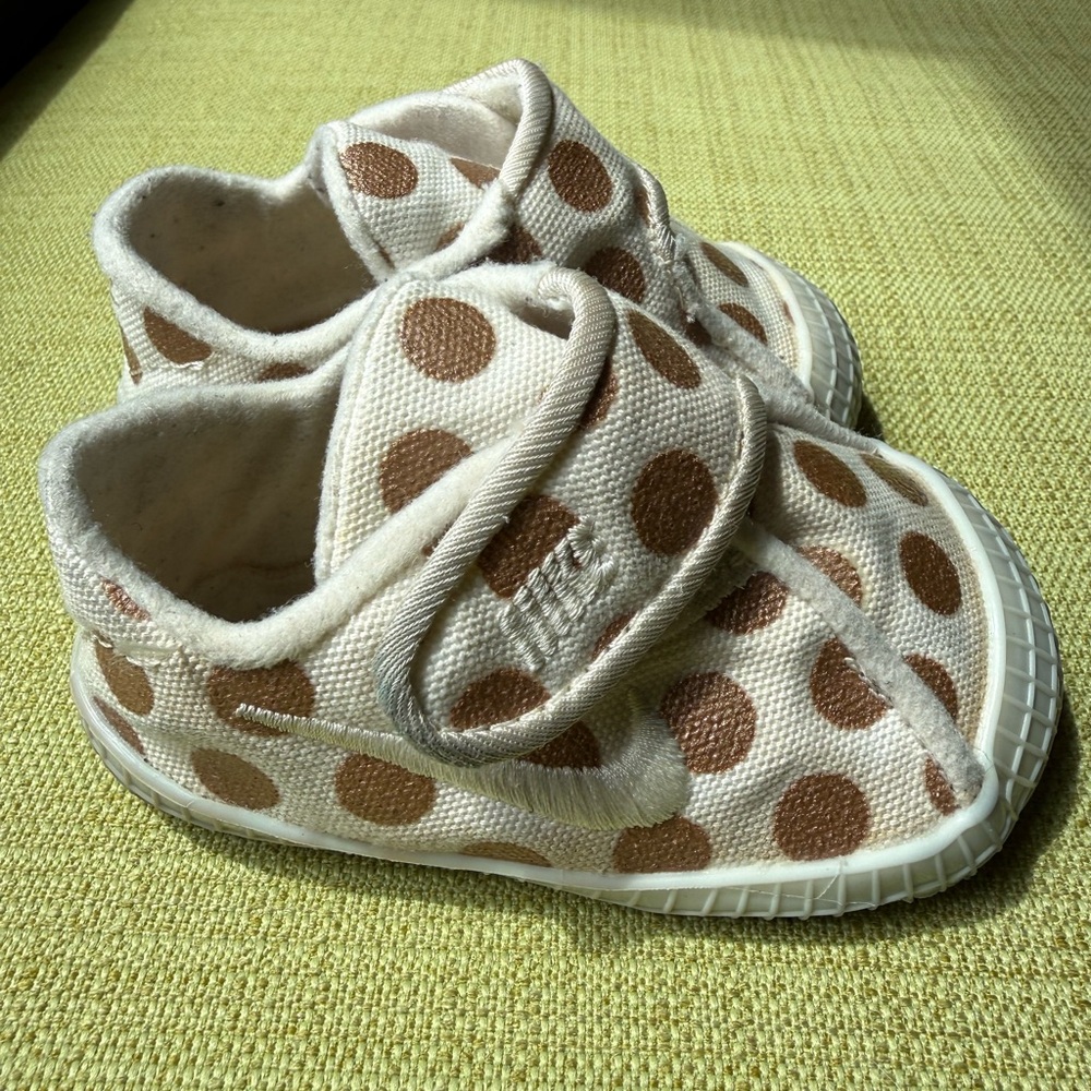 Nike Infant Natural Canvas Sneakers with Gold Polka Dots - Size 3